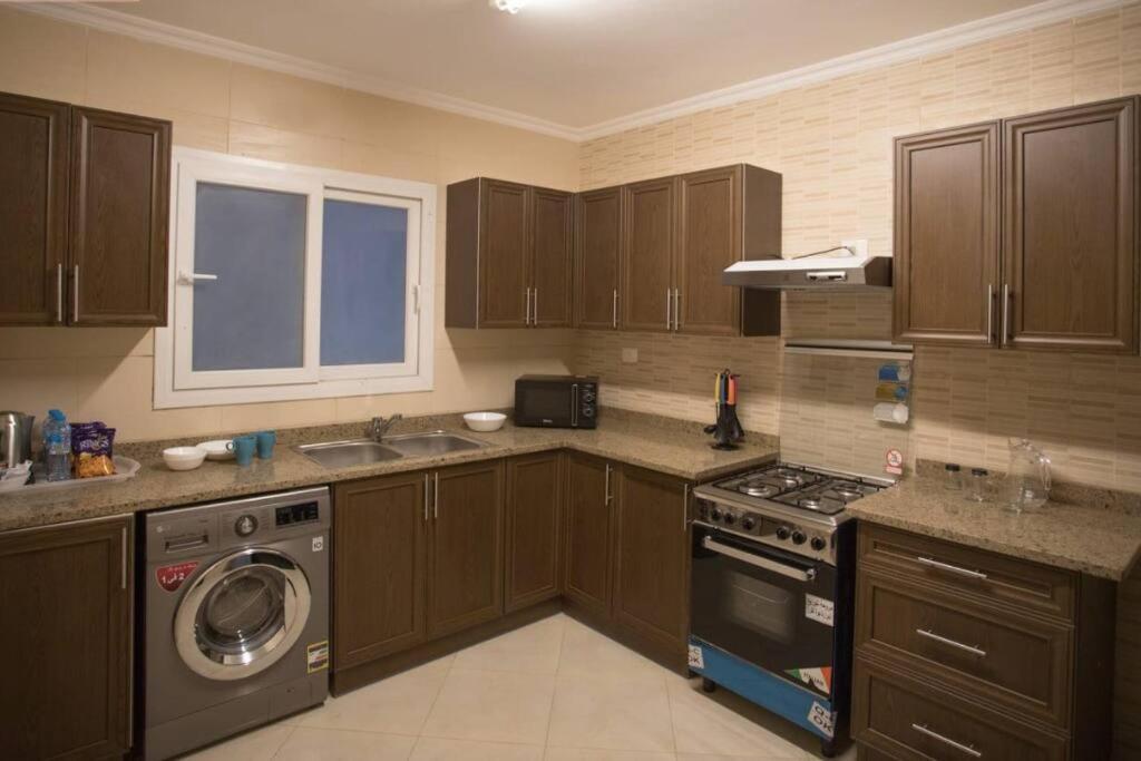 Parkside Boutique 3 Bbr Serviced Apartment - Ocean Blue - Near Airport Kairo Exteriör bild