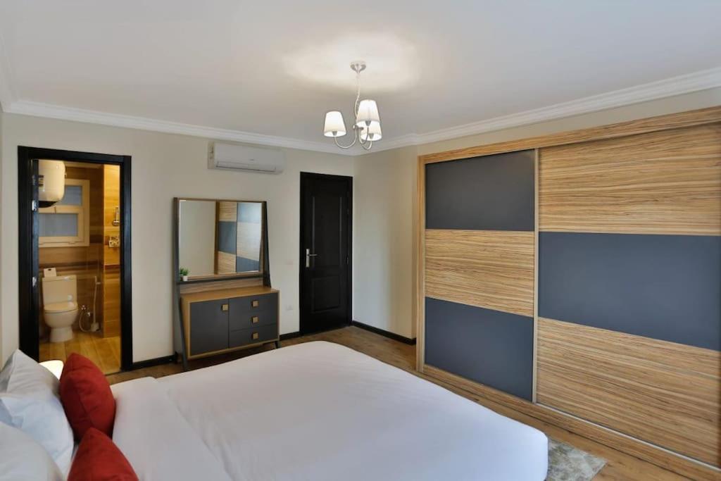 Parkside Boutique 3 Bbr Serviced Apartment - Ocean Blue - Near Airport Kairo Exteriör bild
