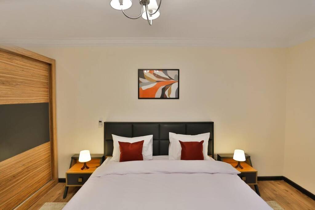 Parkside Boutique 3 Bbr Serviced Apartment - Ocean Blue - Near Airport Kairo Exteriör bild